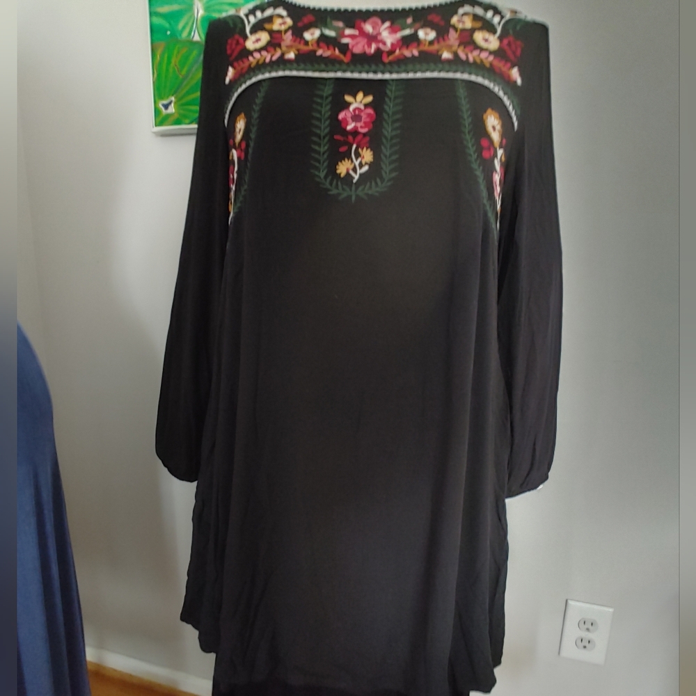 Embroidered Black Tunic Top 30" length, lined, embroidered (289)